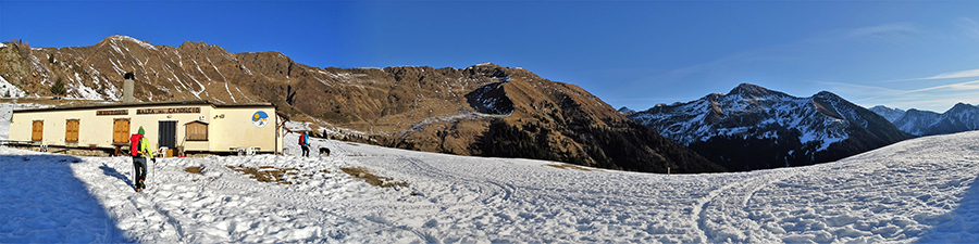 Vista verso la Baita del Camoscio e sul Passo Cima di Lemma a sx, su Valegino-Arete a dx